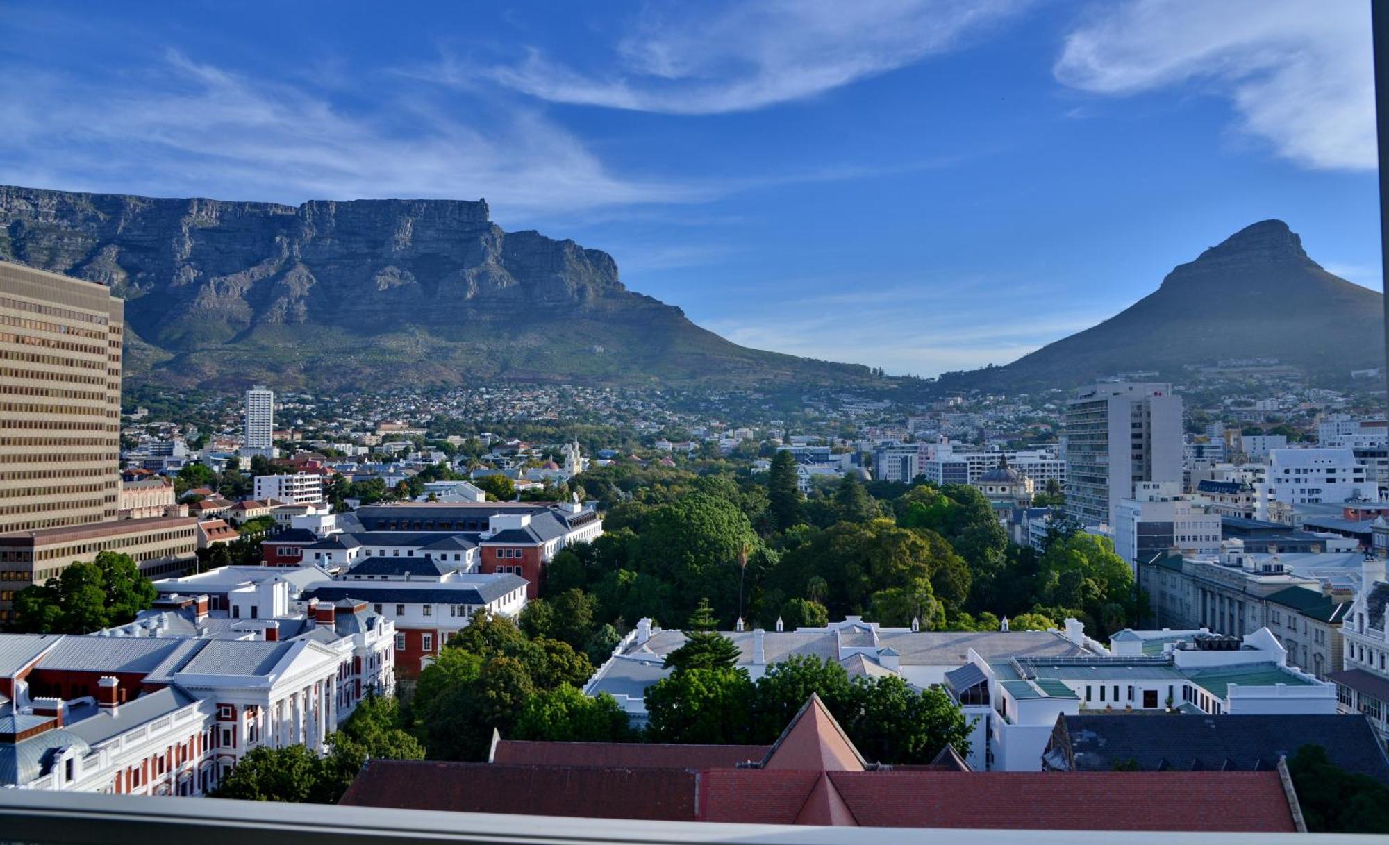 Taj Cape Town Hotel Exterior photo Table Mountain
