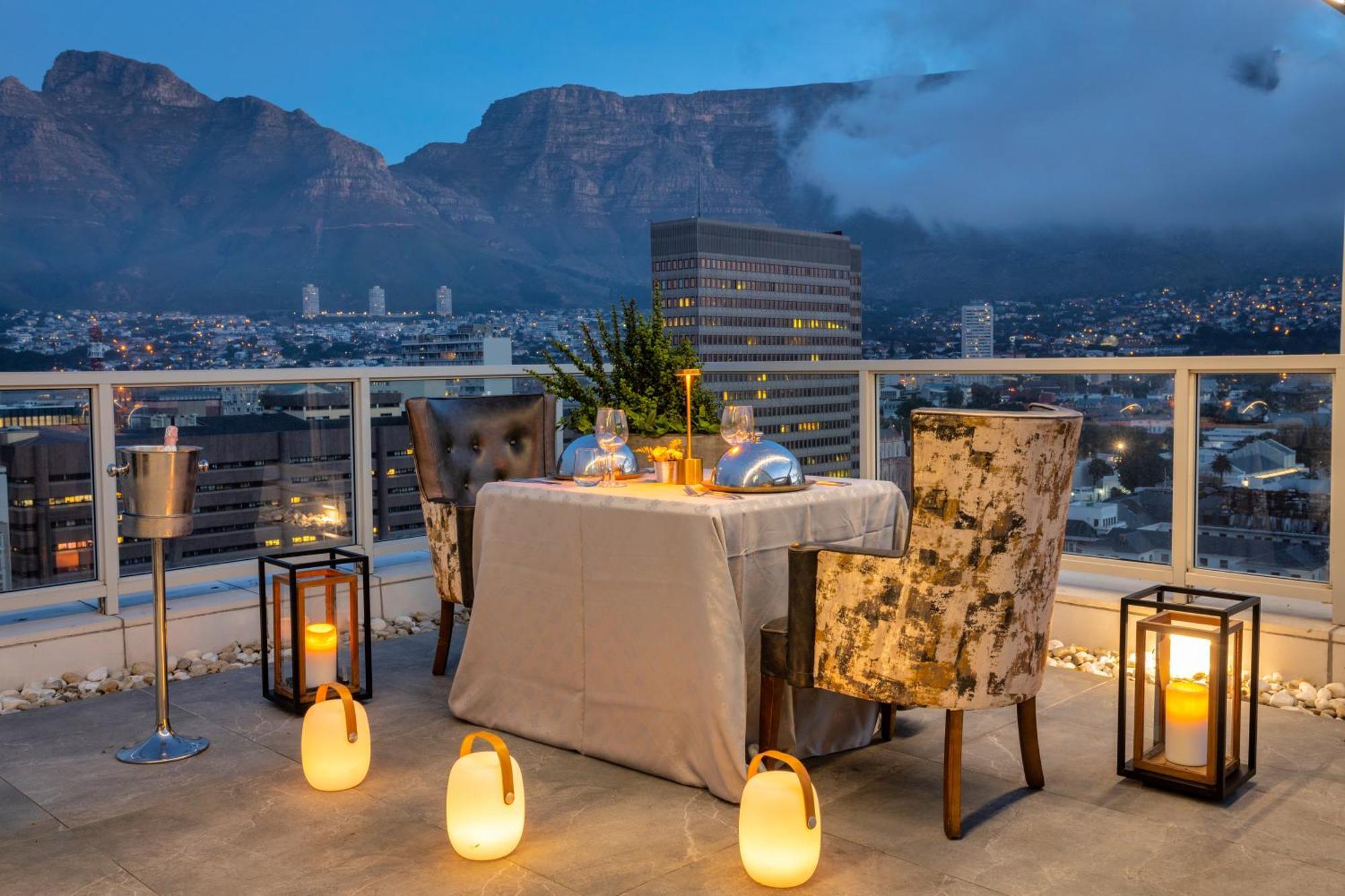 Taj Cape Town Hotel Exterior photo The View at The Cape Grace
